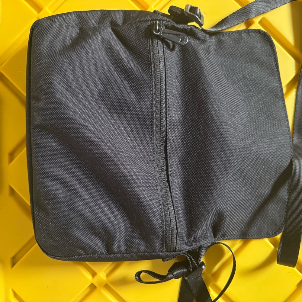 Nike Messenger Bag - Picture 6 of 7